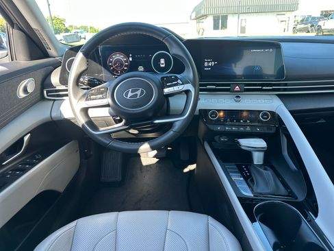 Used 2025 Hyundai Elantra Limited w/ Cargo Package FWD image 15