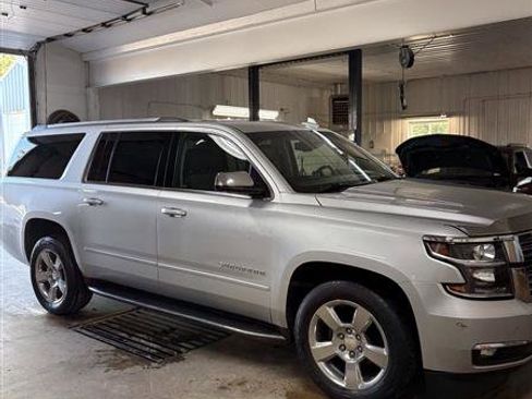 Used 2018 Chevrolet Suburban Premier image 22