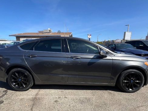 Used 2017 Ford Fusion SE image 8