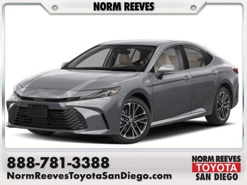 Used 2025 Toyota Camry XLE image 1