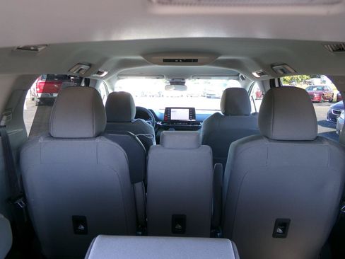 Used 2021 Toyota Sienna LE AWD/4WD image 43