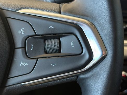 Used 2025 Chevrolet Trax LT w/ Driver Confidence Package FWD image 27
