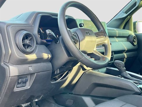 Used 2024 Chevrolet Colorado Trail Boss w/ Technology Package image 9