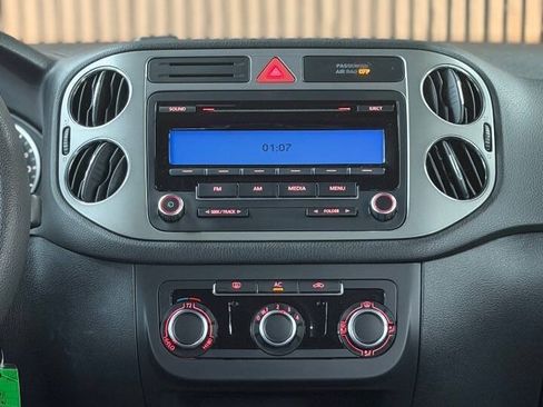 Used 2011 Volkswagen Tiguan SE FWD image 10