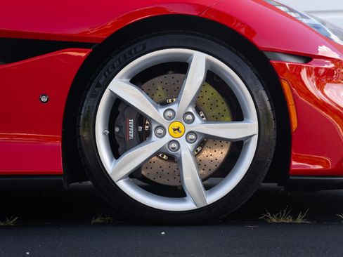 Used 2023 Ferrari Portofino M RWD image 9