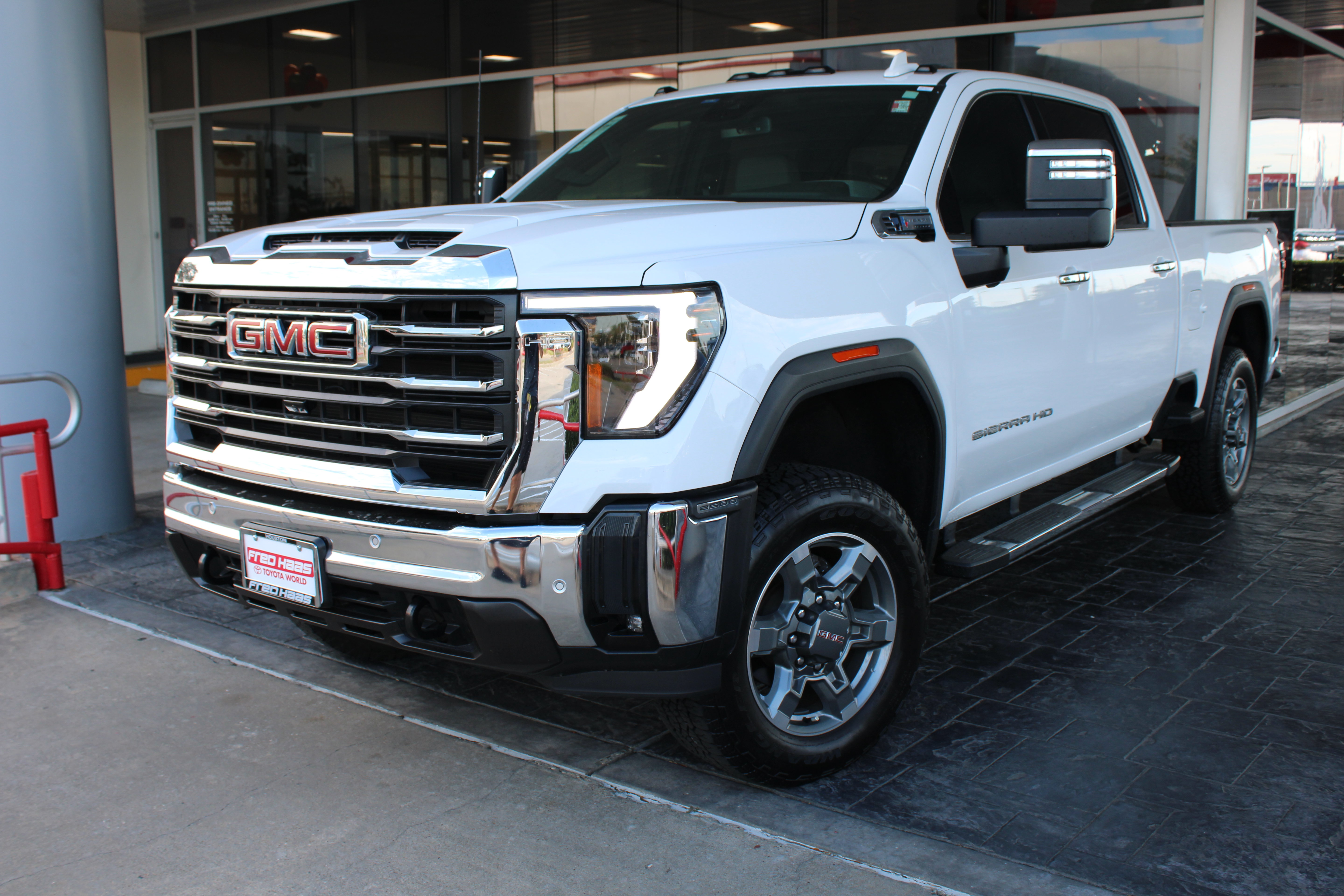 Used 2025 GMC Sierra 2500 SLT w/ Texas SLT Premium Package AWD/4WD image 2