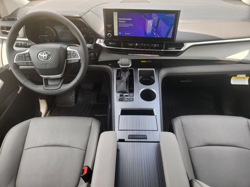 New 2026 Toyota Sienna XLE FWD image 23
