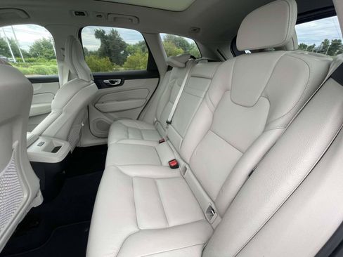 Used 2020 Volvo XC60 T5 Momentum w/ Protection Package Premier FWD image 13