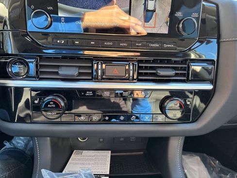 New 2025 Nissan Pathfinder SL w/ Lighting Package (N92) image 13