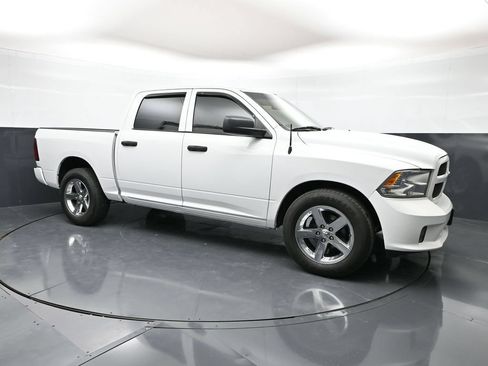 Used 2018 RAM 1500 Express RWD image 1