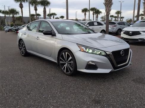 Used 2022 Nissan Altima 2.5 SR image 2
