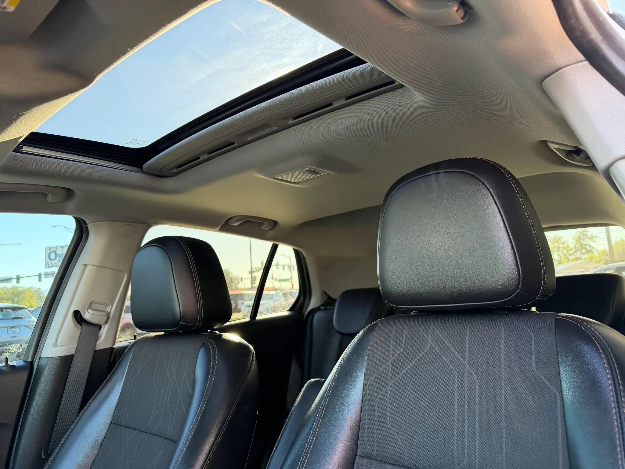 Used 2019 Chevrolet Trax LT w/ Sun & Sound Package AWD/4WD image 28