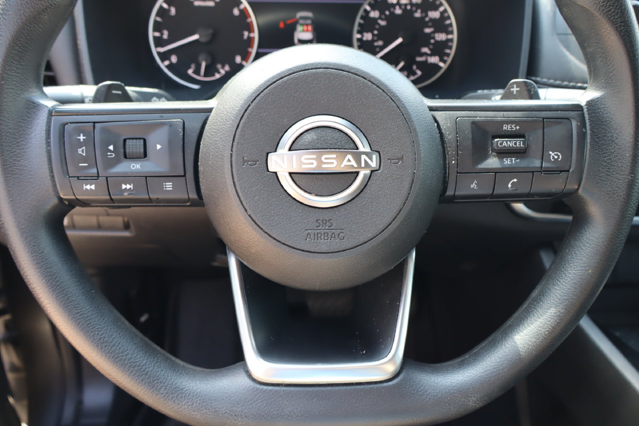 Used 2023 Nissan Rogue S FWD image 11