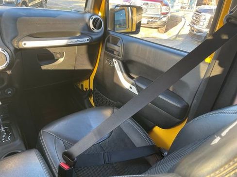 Used 2015 Jeep Wrangler Unlimited Sahara image 30