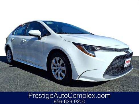 Used 2020 Toyota Corolla LE image 1