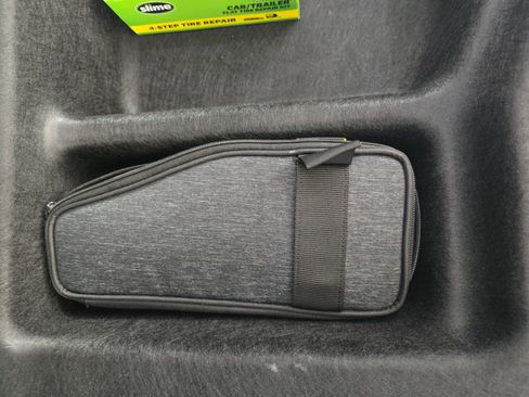 Used 2024 Rivian R1S Adventure image 34