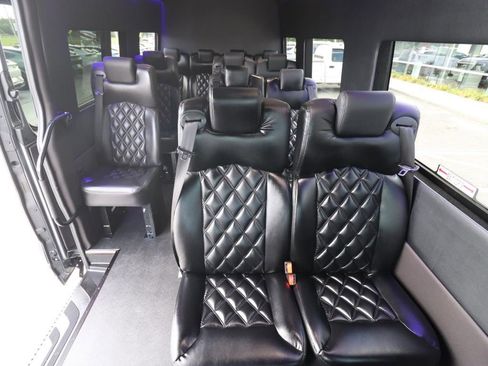 Used 2022 Mercedes-Benz Sprinter 4500 w/ Parking Package image 17