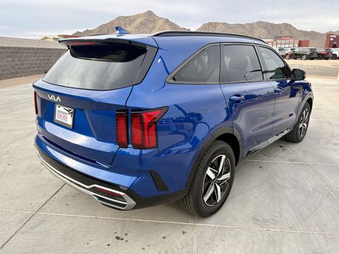 Used 2023 Kia Sorento EX w/ Panoramic Sunroof Package image 5