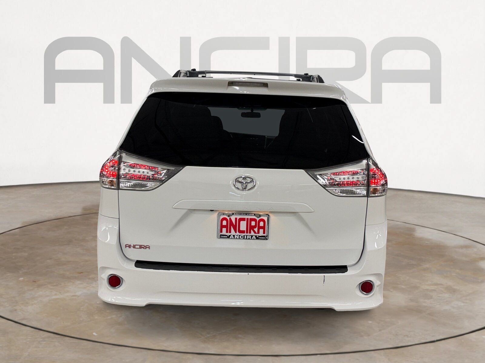 Used 2017 Toyota Sienna SE FWD image 9