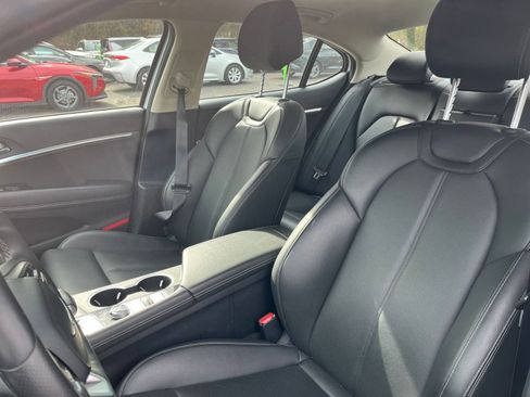 Used 2025 Genesis G70 2.5T image 36