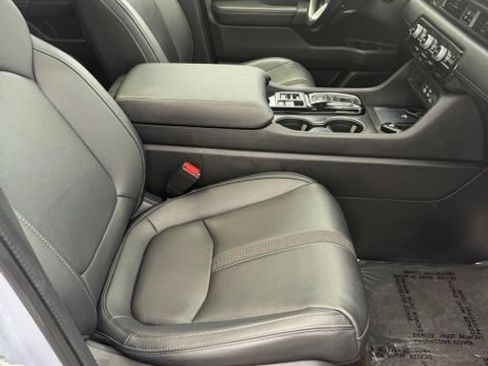 Certified 2024 Honda Pilot Touring image 12