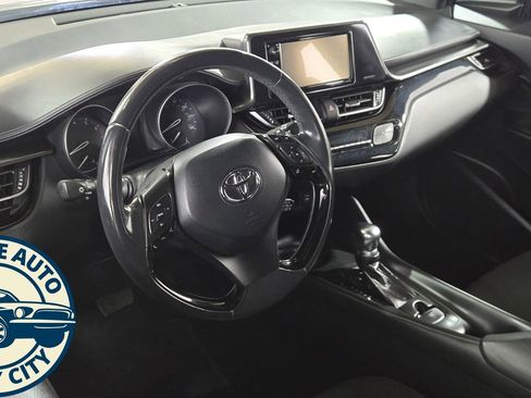 Used 2018 Toyota C-HR XLE FWD image 10