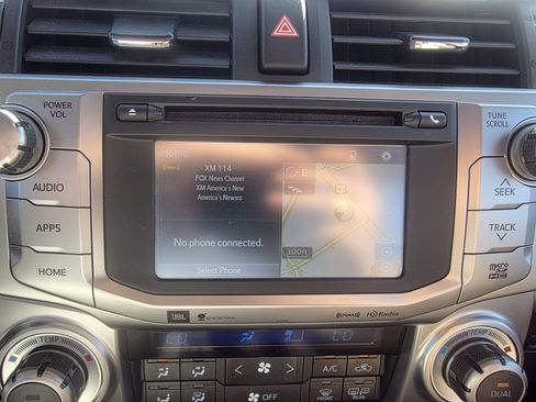 Used 2016 Toyota 4Runner Limited image 18