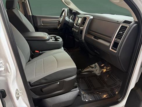 Used 2023 RAM 1500 Classic SLT AWD/4WD image 16