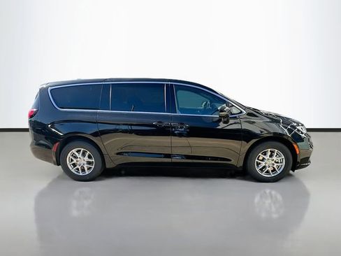 New 2026 Chrysler Pacifica Select FWD image 5