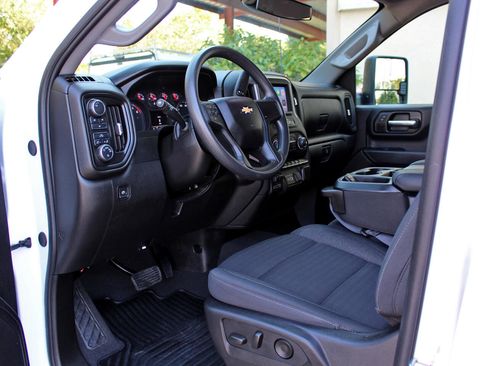 Used 2024 Chevrolet Silverado 2500 Custom w/ Custom Convenience Package image 18