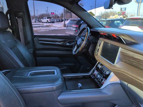 Used 2021 GMC Yukon Denali w/ Denali Premium Package AWD/4WD image 10