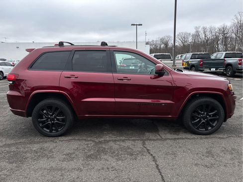 Used 2018 Jeep Grand Cherokee Altitude image 8