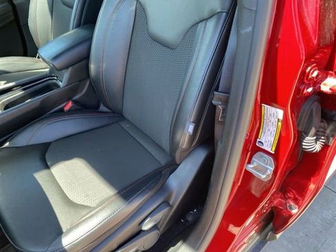 Used 2025 Jeep Compass Trailhawk AWD/4WD image 17