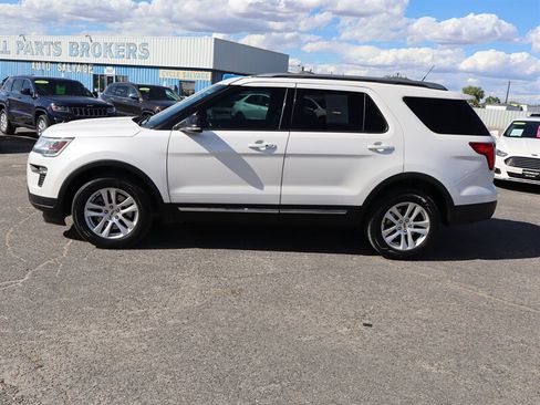 Used 2018 Ford Explorer XLT w/ Equipment Group 202A AWD/4WD image 4