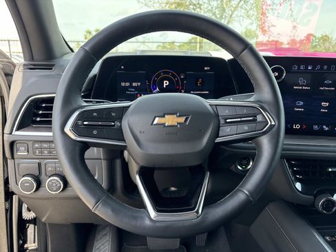 Used 2025 Chevrolet Suburban Premier image 29