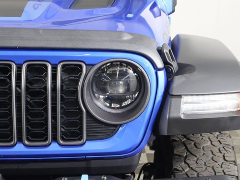 Used 2024 Jeep Wrangler Unlimited Rubicon 4xe w/ Capability Package AWD/4WD image 17