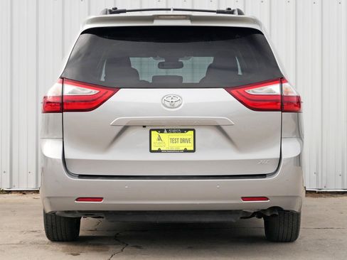 Used 2018 Toyota Sienna XLE Premium image 10