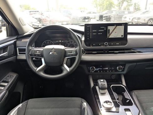 Used 2025 Mitsubishi Outlander SE FWD image 22