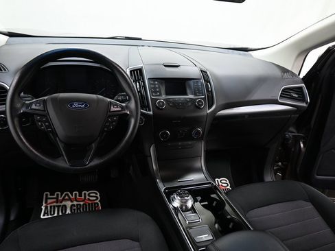 Used 2019 Ford Edge SE image 4