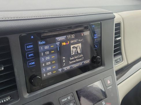 Used 2016 Toyota Sienna XLE image 18