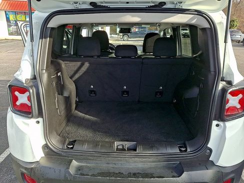 Used 2023 Jeep Renegade Latitude AWD/4WD image 29