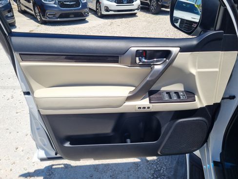 Used 2021 Lexus GX 460 Premium w/ Accessory Package AWD/4WD image 21