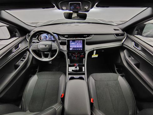 New 2025 Jeep Grand Cherokee Altitude image 2