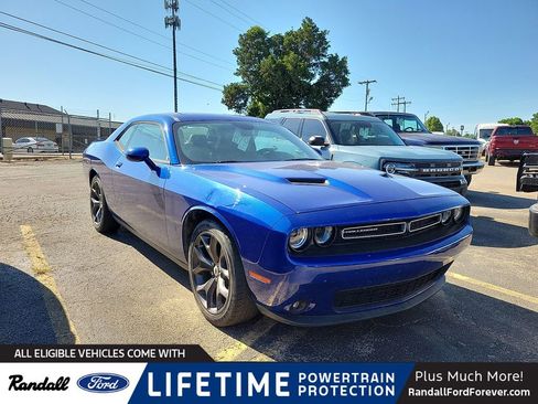 Used 2019 Dodge Challenger SXT w/ Plus Package RWD image 1
