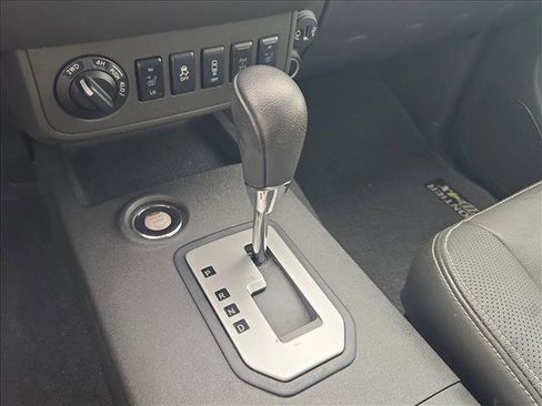 Used 2020 Nissan Frontier PRO-4X w/ Pro-4x Utility Package image 12