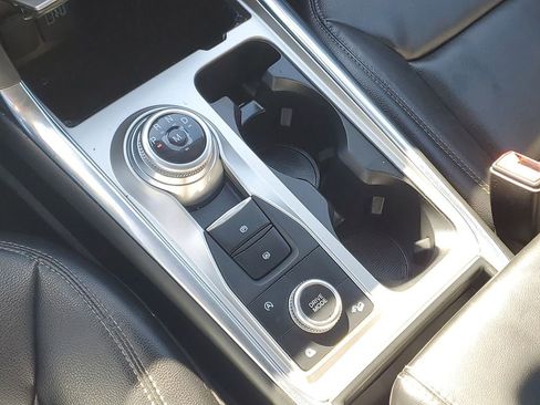 Used 2020 Ford Explorer XLT w/ Equipment Group 202A image 25