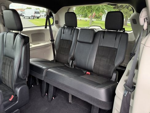 Used 2019 Dodge Grand Caravan SXT FWD image 15