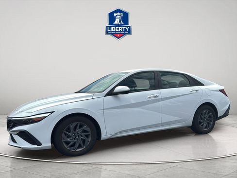 Used 2024 Hyundai Elantra SEL FWD image 4