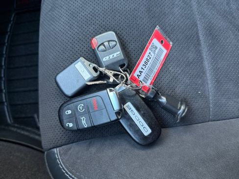 Used 2018 Dodge Challenger R/T Scat Pack w/ Leather Interior Group RWD image 17
