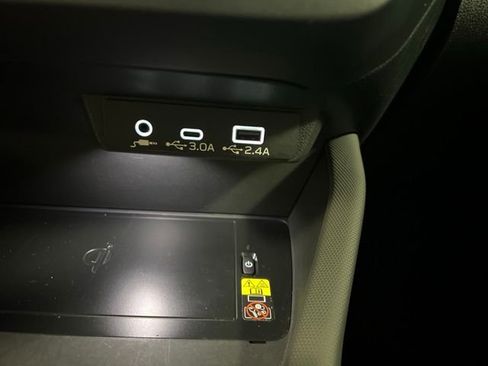 Used 2025 Subaru Forester Premium AWD/4WD image 31